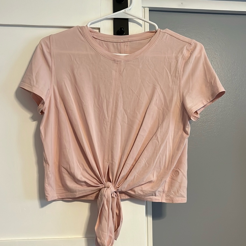 Lululemon tie waist breathable short sleeve